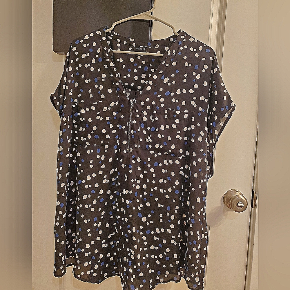 Multicolored scoop neck short sleeve blouse with relaxed style torrid top size 2